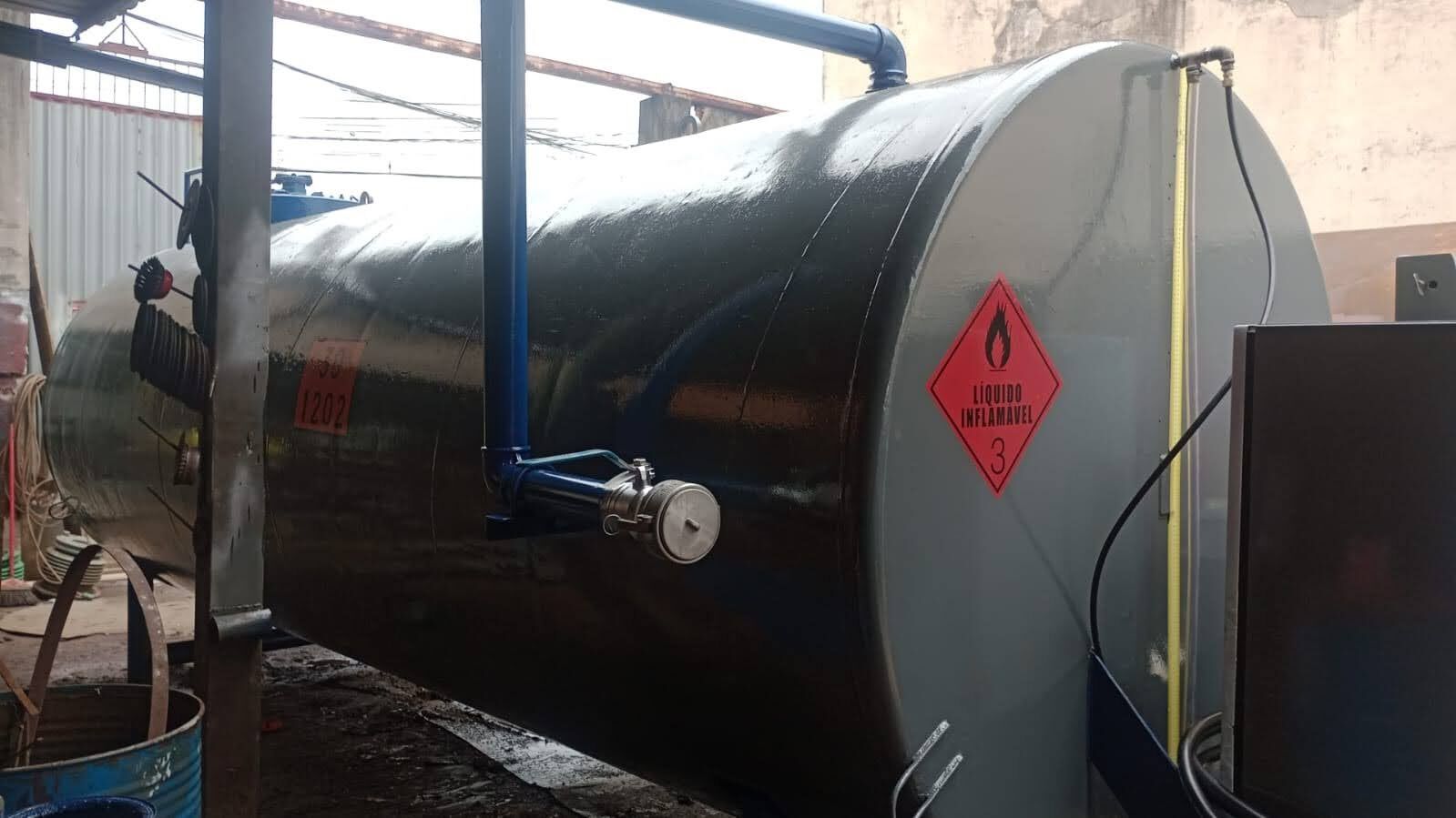 Tanque de combustível homologado com medidor e válvula de abastecimento